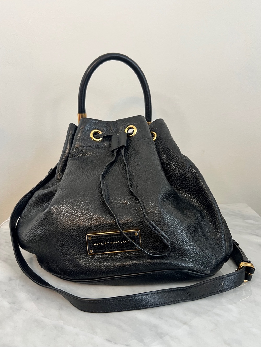 Marc by Marc Jacobs Too Hot To Handle Black Leather Bucket Bag Crossbody EUC